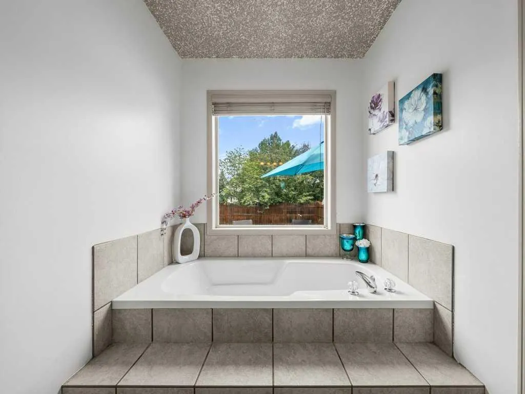 155 West Lakeview Passage