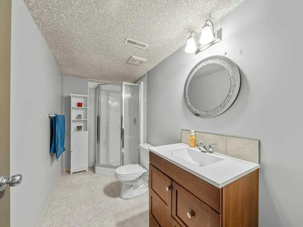 155 West Lakeview Passage