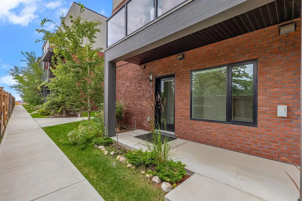 514 Greenbriar Common NW