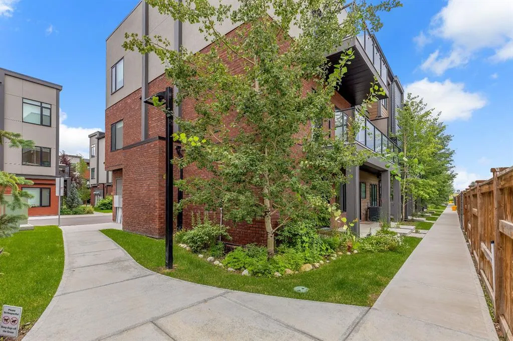 514 Greenbriar Common NW
