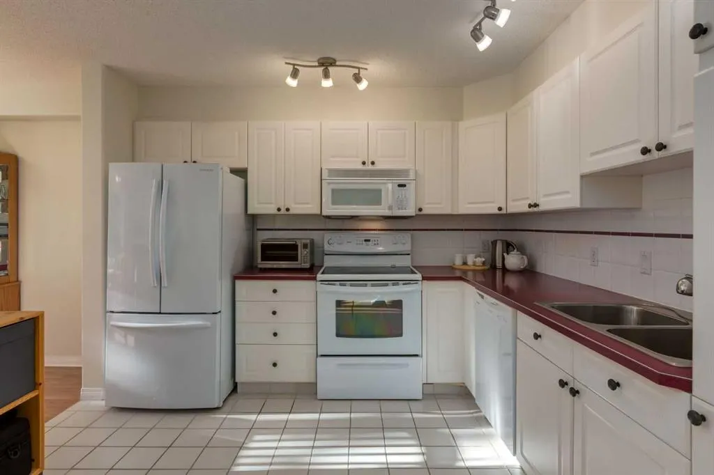 200 Sandstone Drive NW, #17
