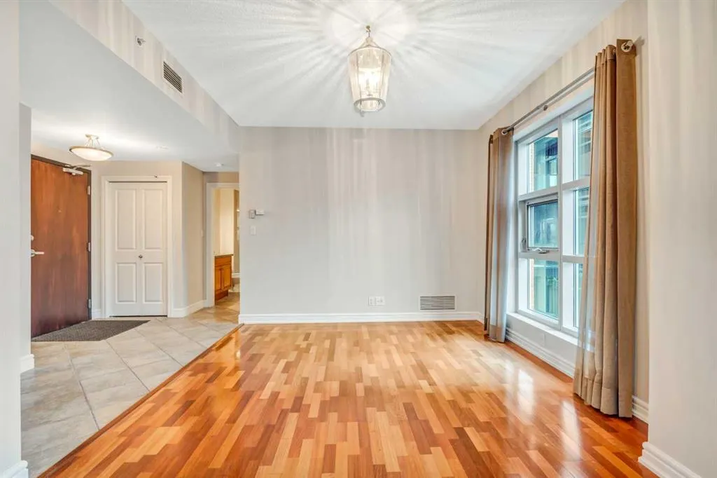 110 7 Street SW, #704