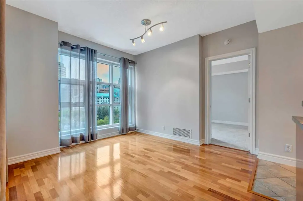 110 7 Street SW, #704
