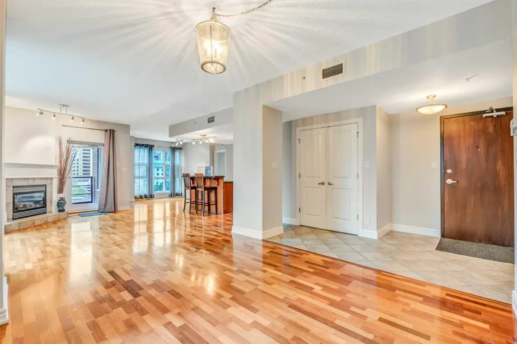 110 7 Street SW, #704