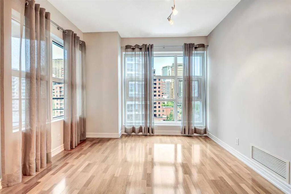 110 7 Street SW, #704