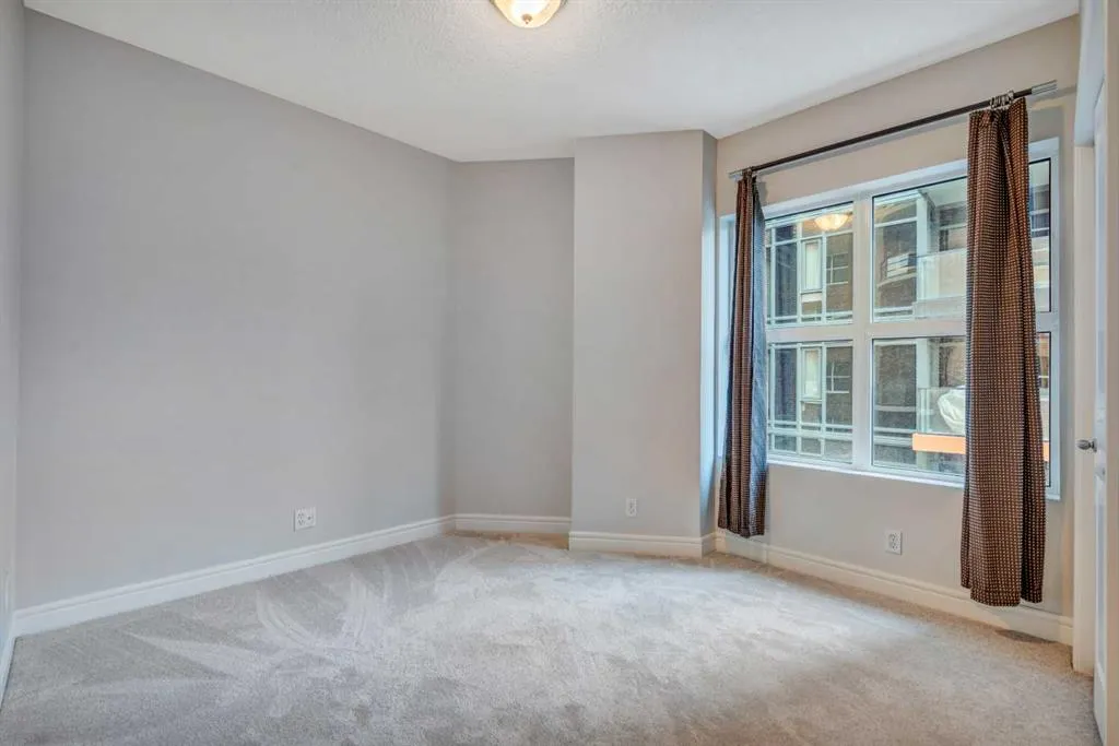 110 7 Street SW, #704