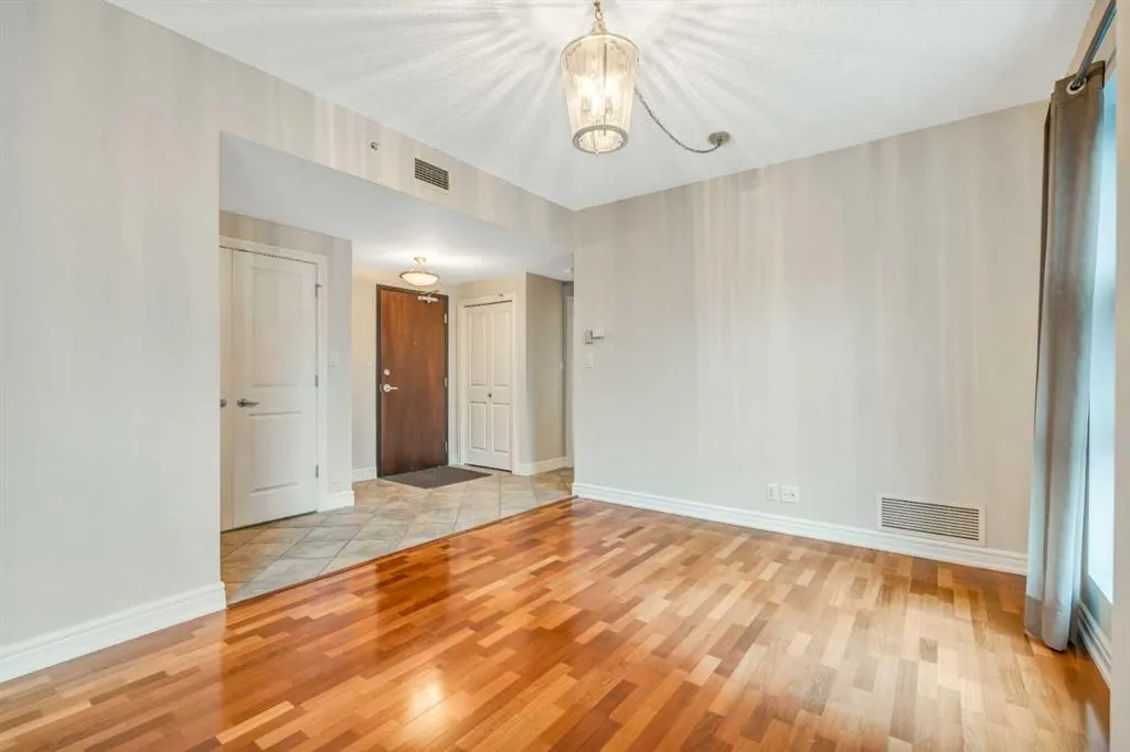 110 7 Street SW, #704