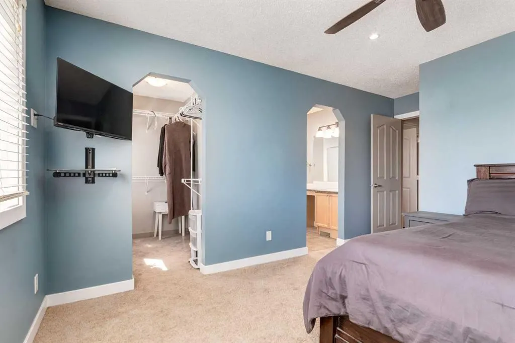 35 Bridlecrest Manor SW