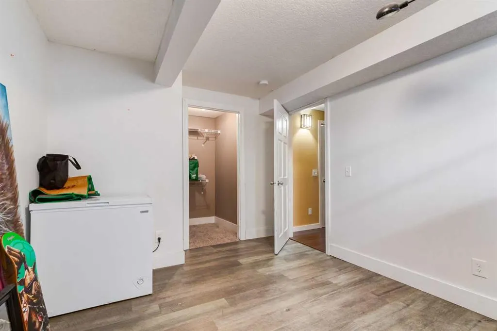 35 Bridlecrest Manor SW