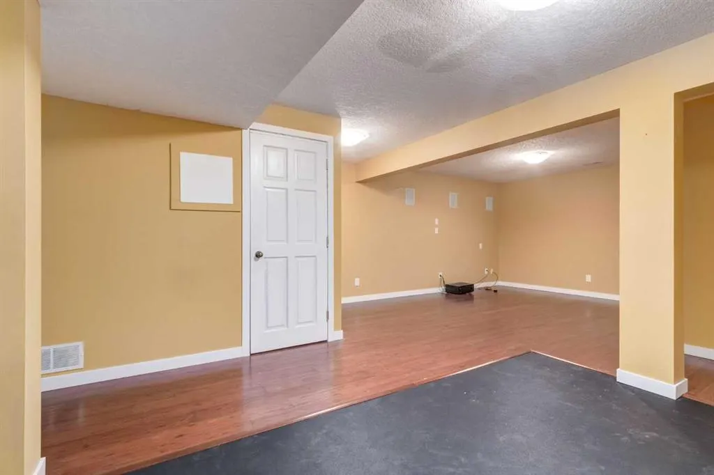 35 Bridlecrest Manor SW