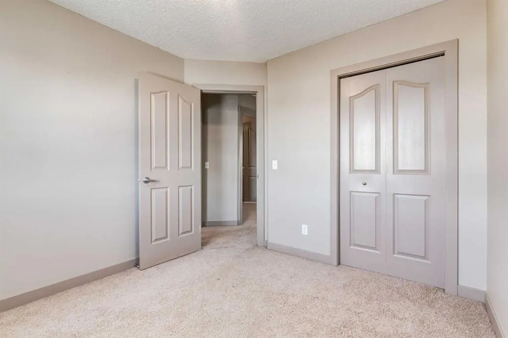 35 Bridlecrest Manor SW