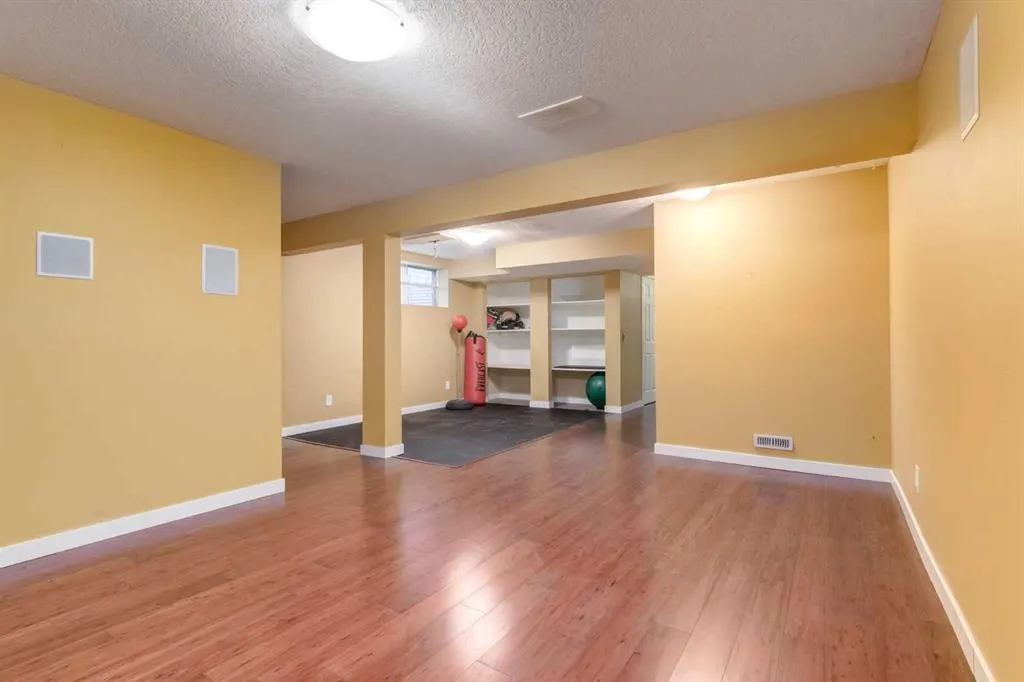 35 Bridlecrest Manor SW