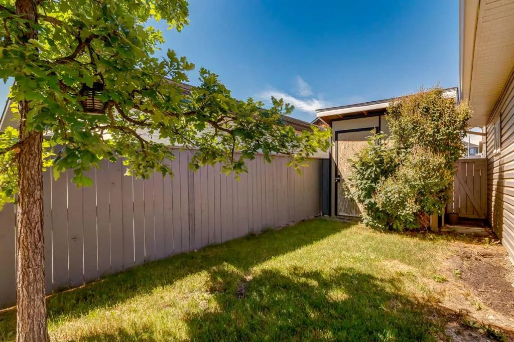 35 Bridlecrest Manor SW