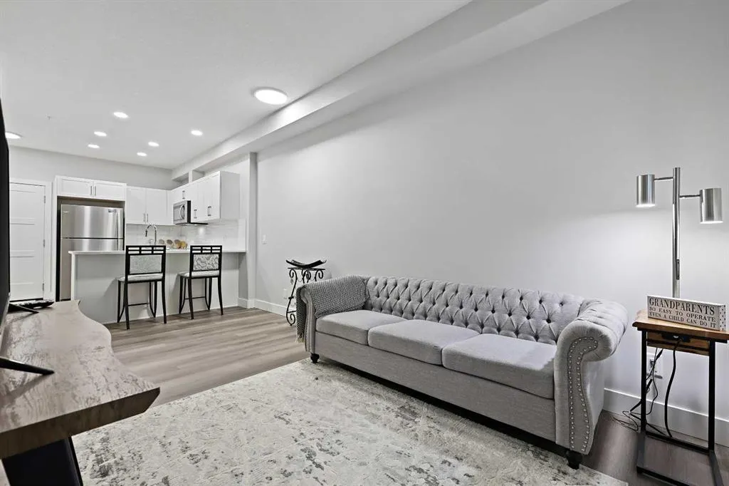 8355 19 Avenue SW, #105