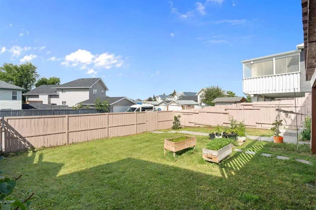 218 Martinglen Way NE