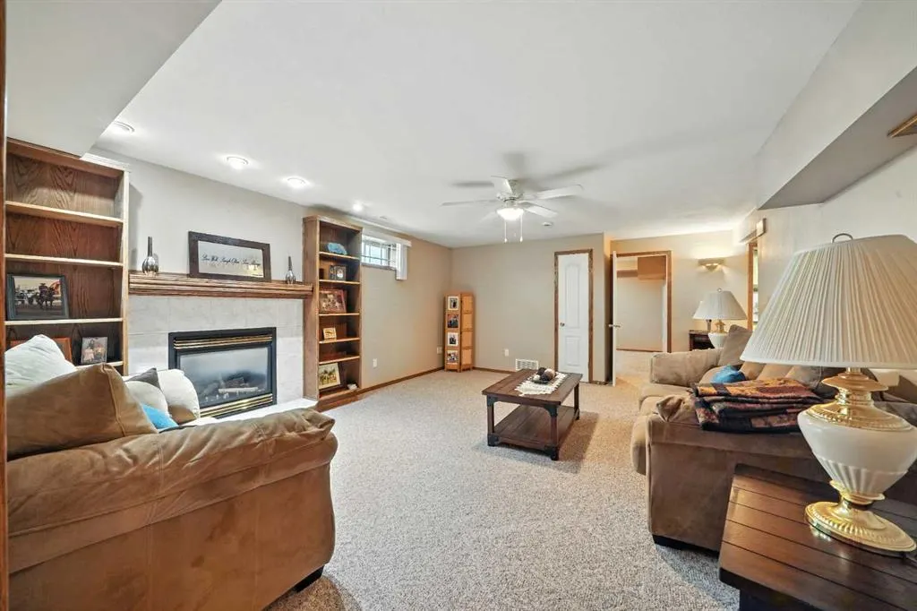 62 Rowell Close