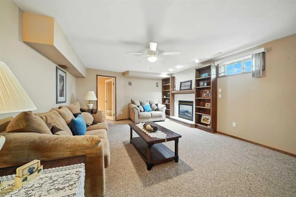62 Rowell Close