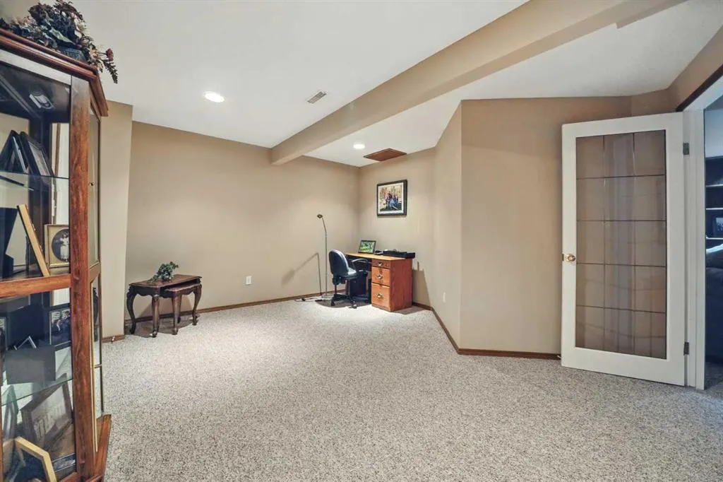 62 Rowell Close