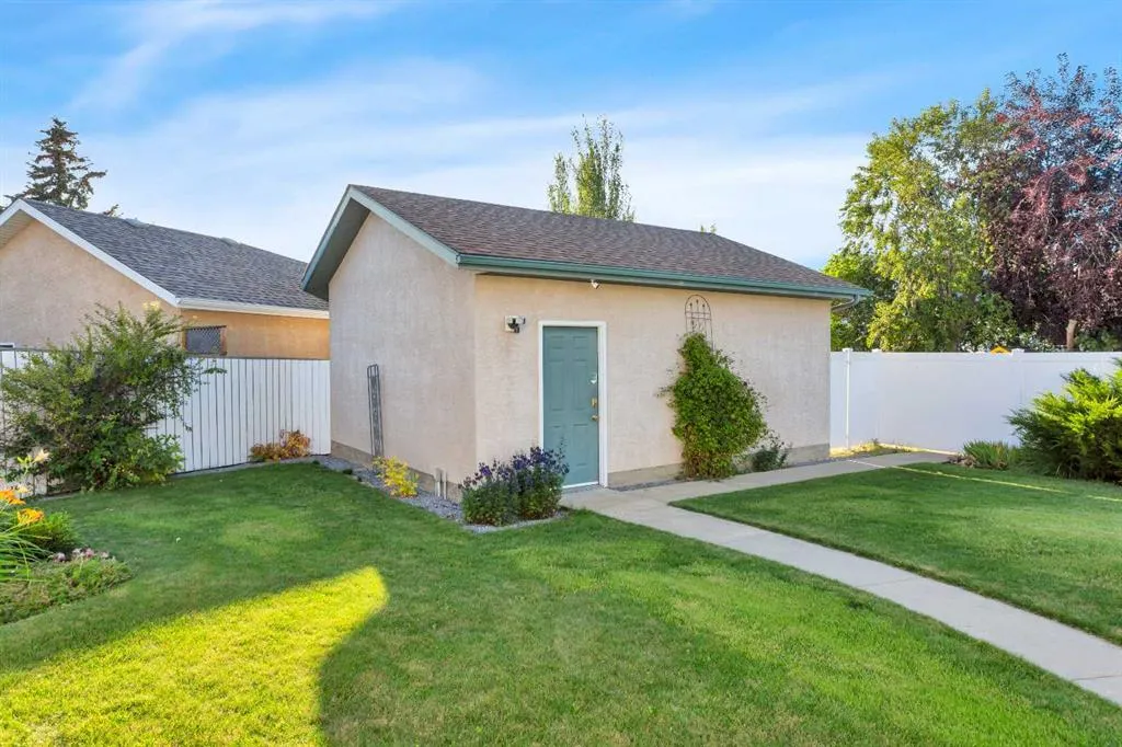 16 Ahlstrom Close