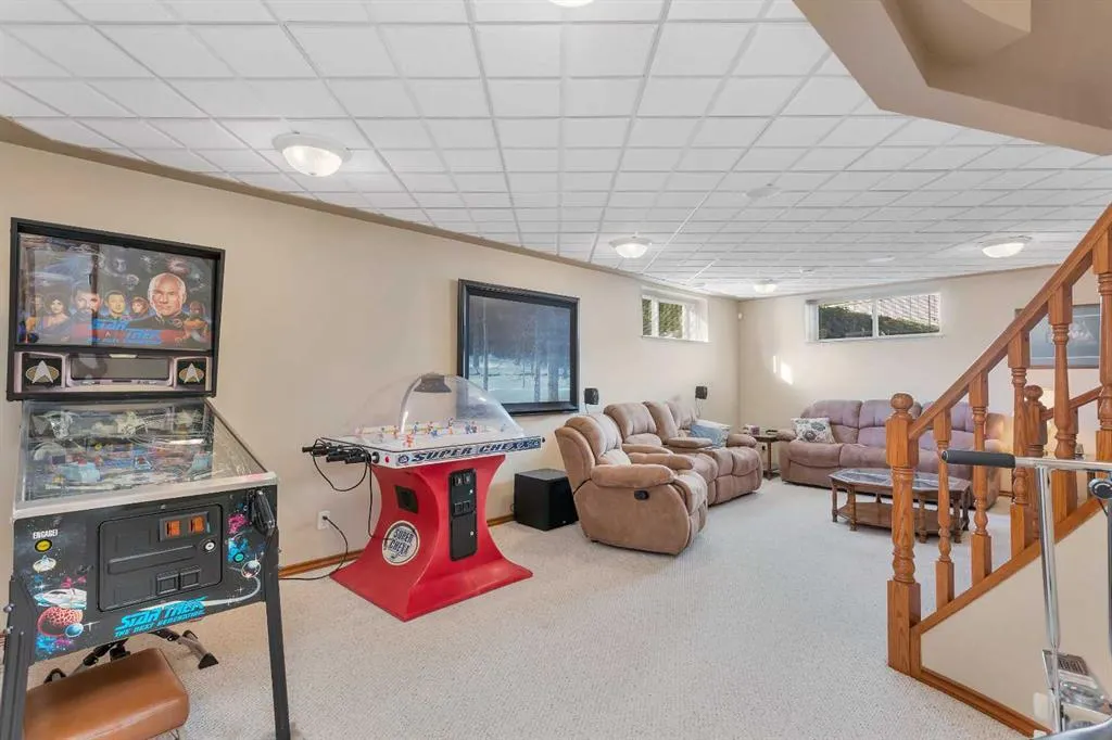 16 Ahlstrom Close