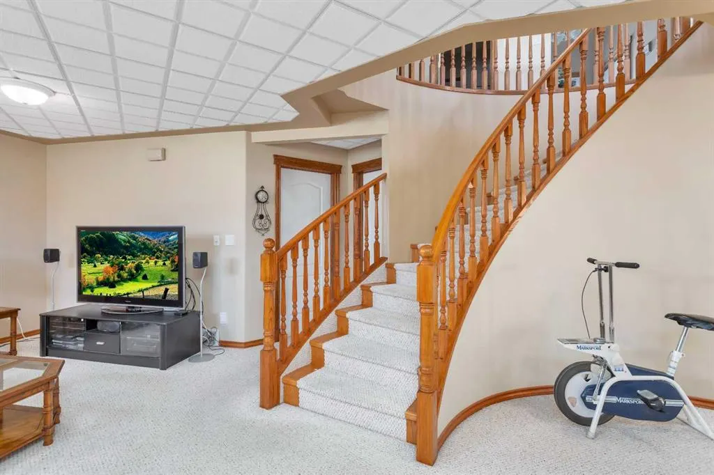 16 Ahlstrom Close