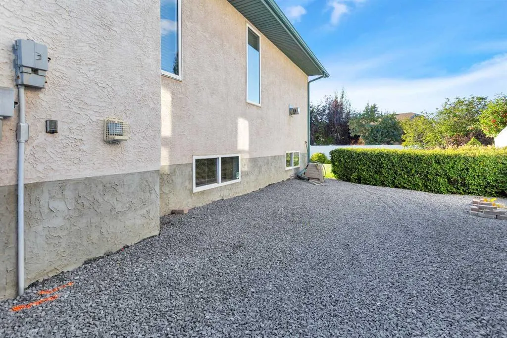 16 Ahlstrom Close