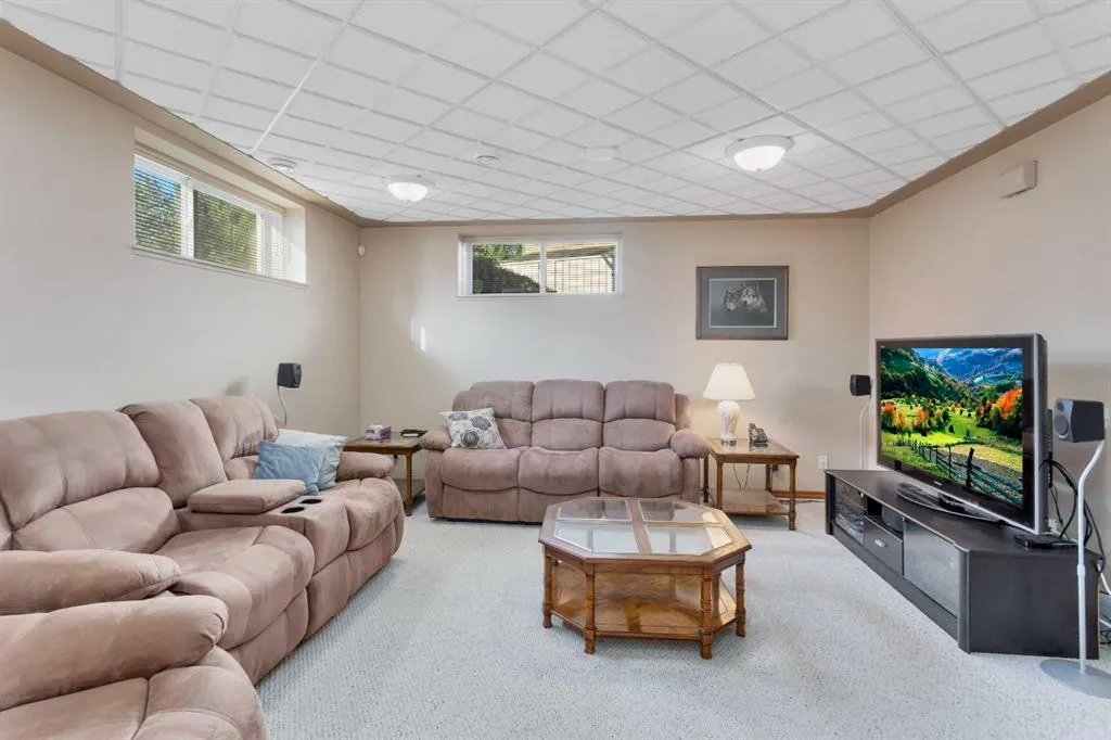 16 Ahlstrom Close