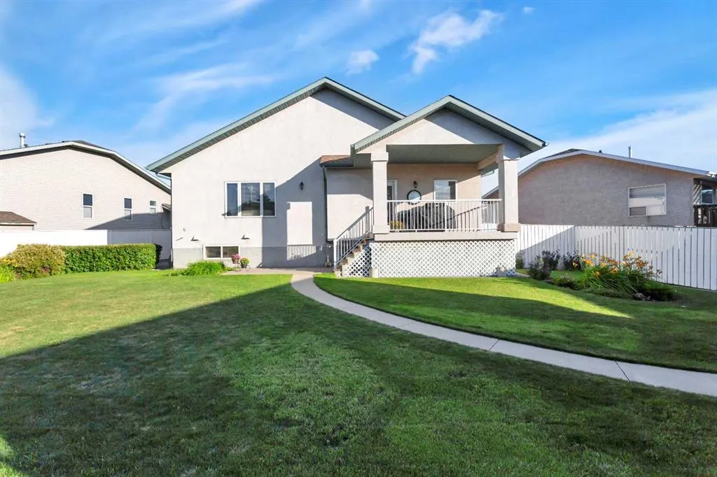 16 Ahlstrom Close