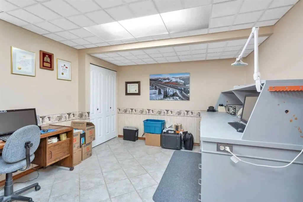 16 Ahlstrom Close