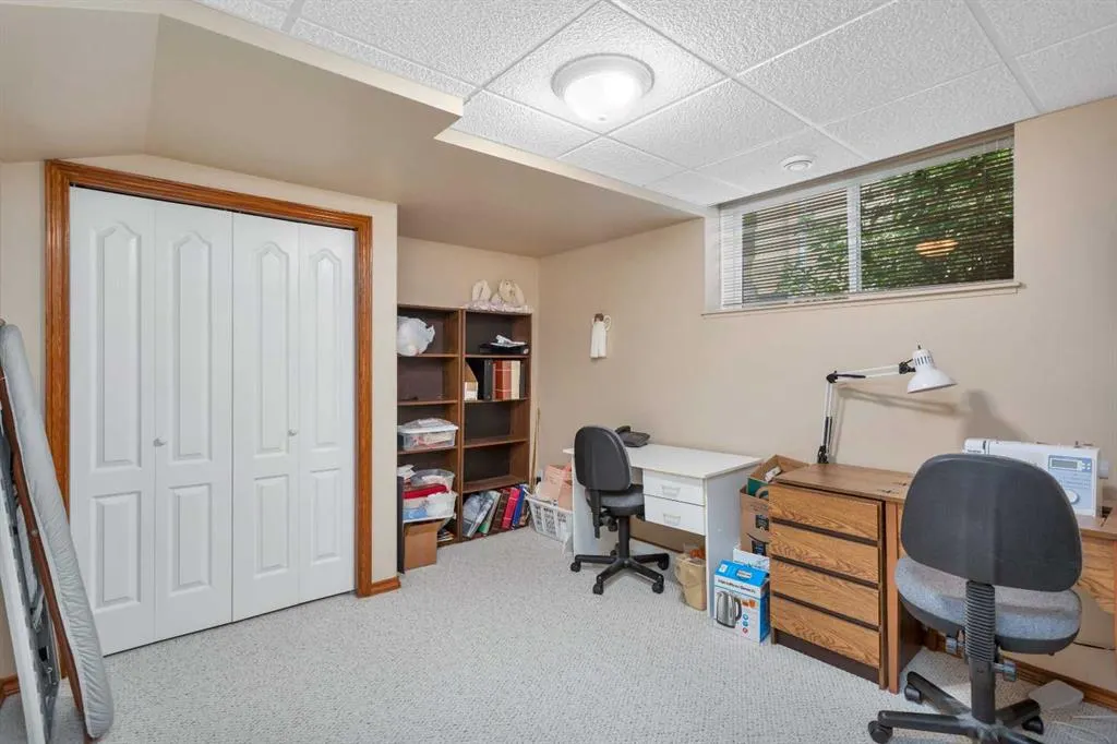 16 Ahlstrom Close