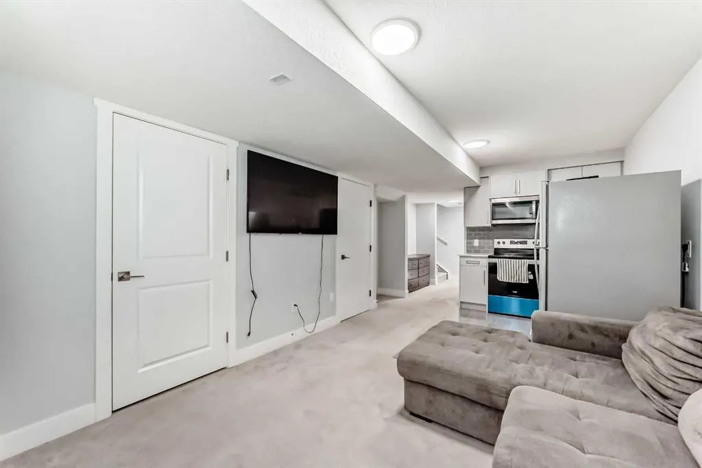 56 Cornerbrook View NE