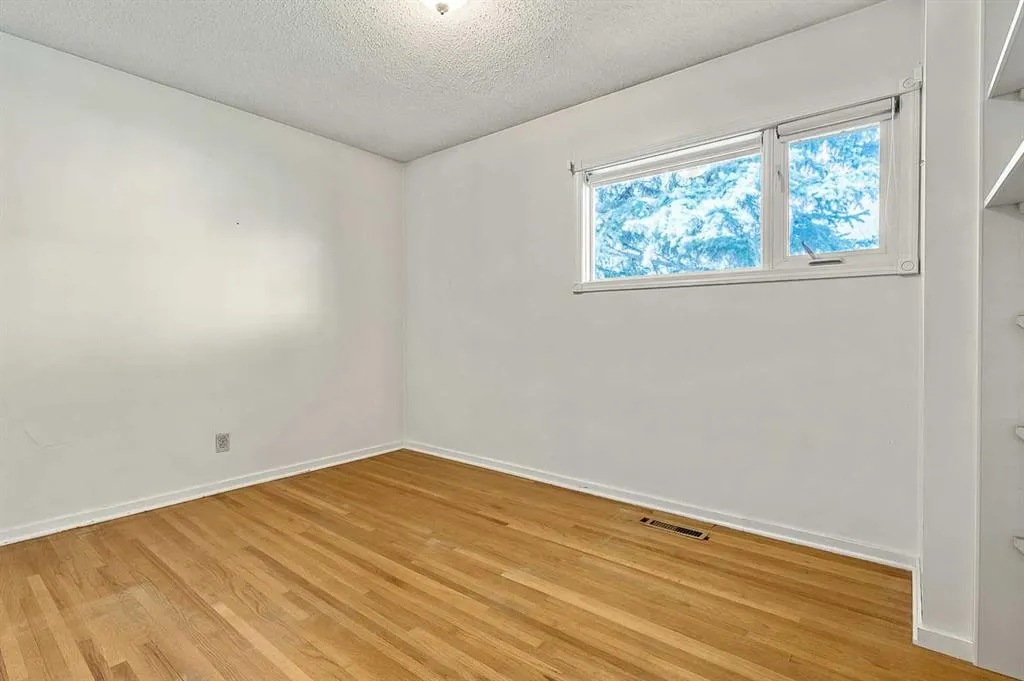 8 Heather Place SW