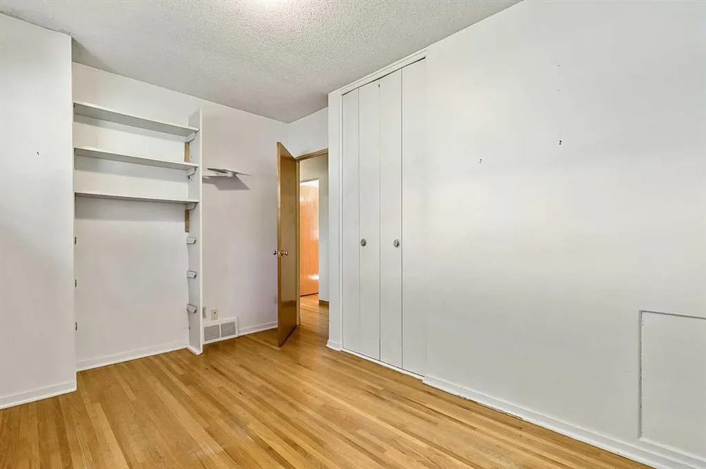 8 Heather Place SW
