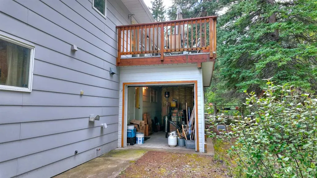 908 Larch Place