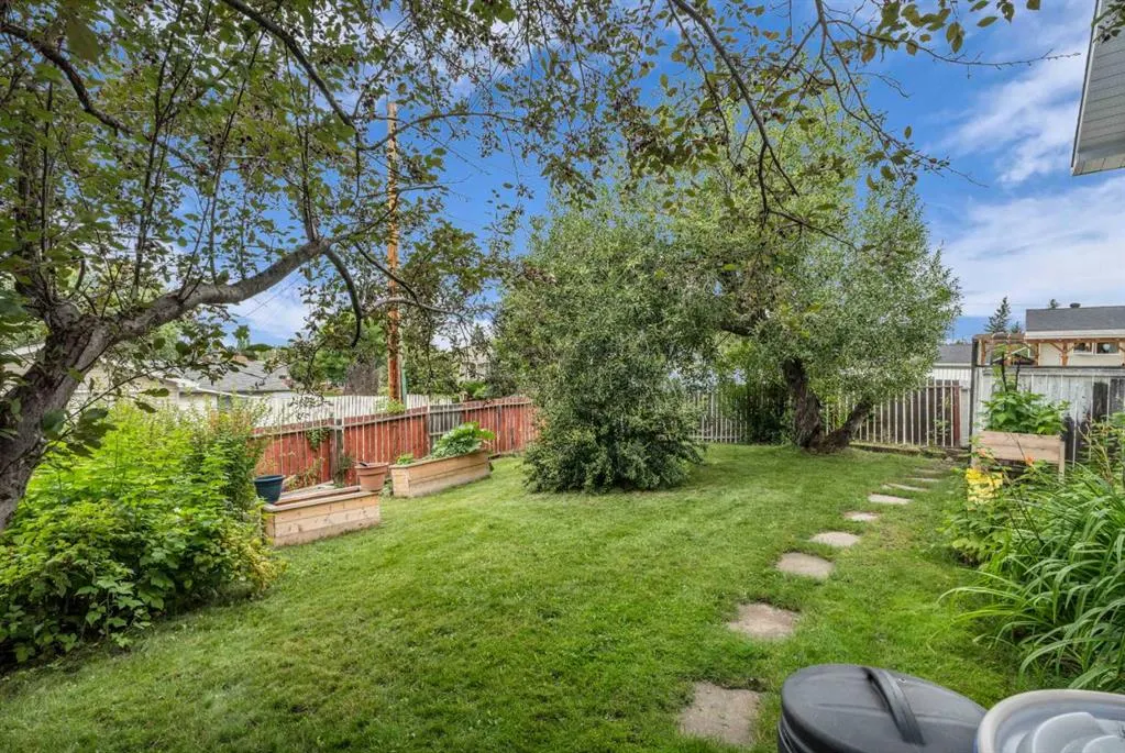 403 Queen Alexandra Way SE