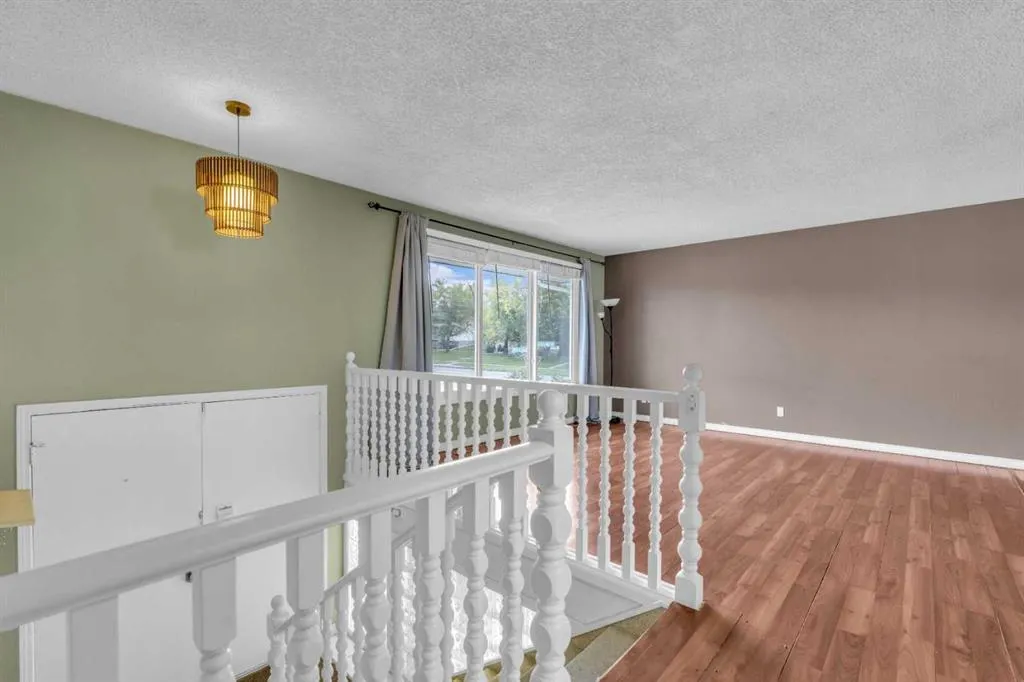 403 Queen Alexandra Way SE