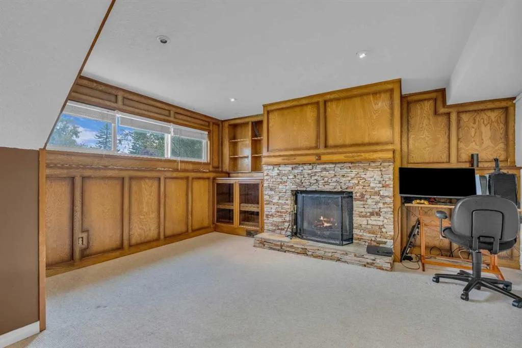 403 Queen Alexandra Way SE