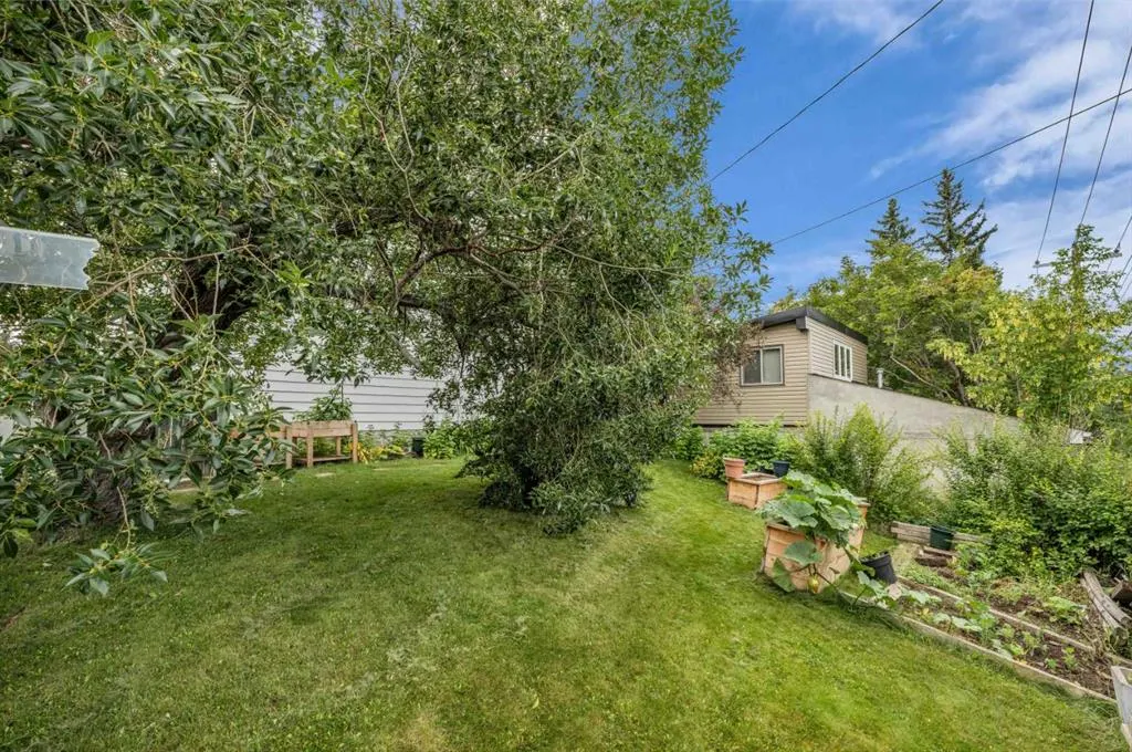 403 Queen Alexandra Way SE