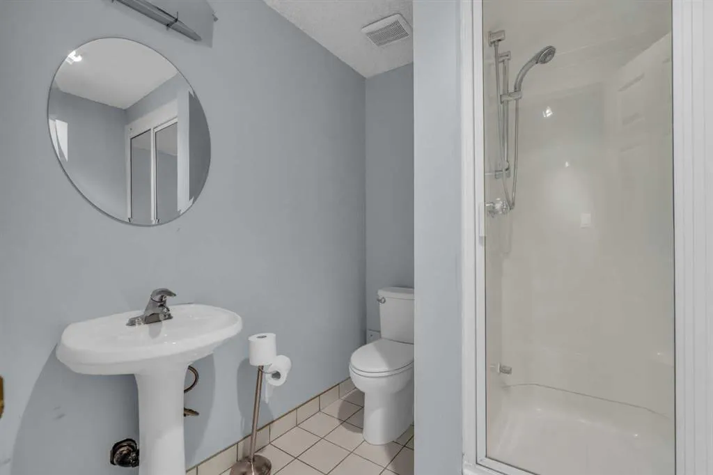 403 Queen Alexandra Way SE