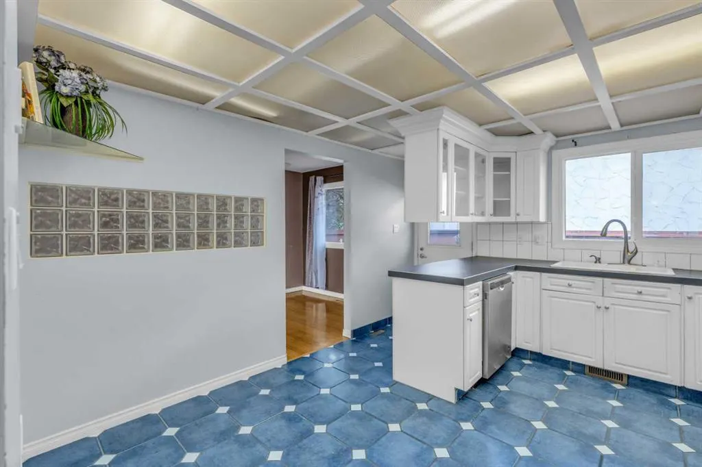 403 Queen Alexandra Way SE
