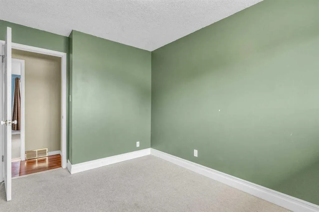 403 Queen Alexandra Way SE