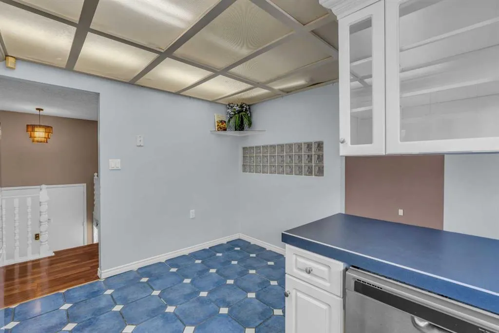 403 Queen Alexandra Way SE