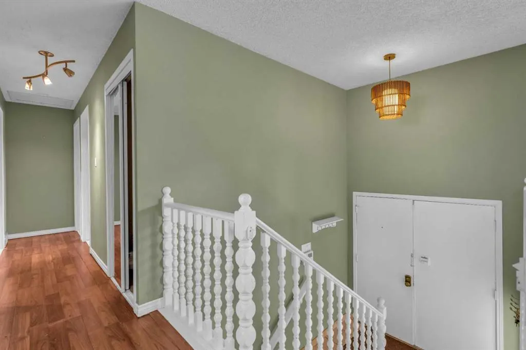 403 Queen Alexandra Way SE