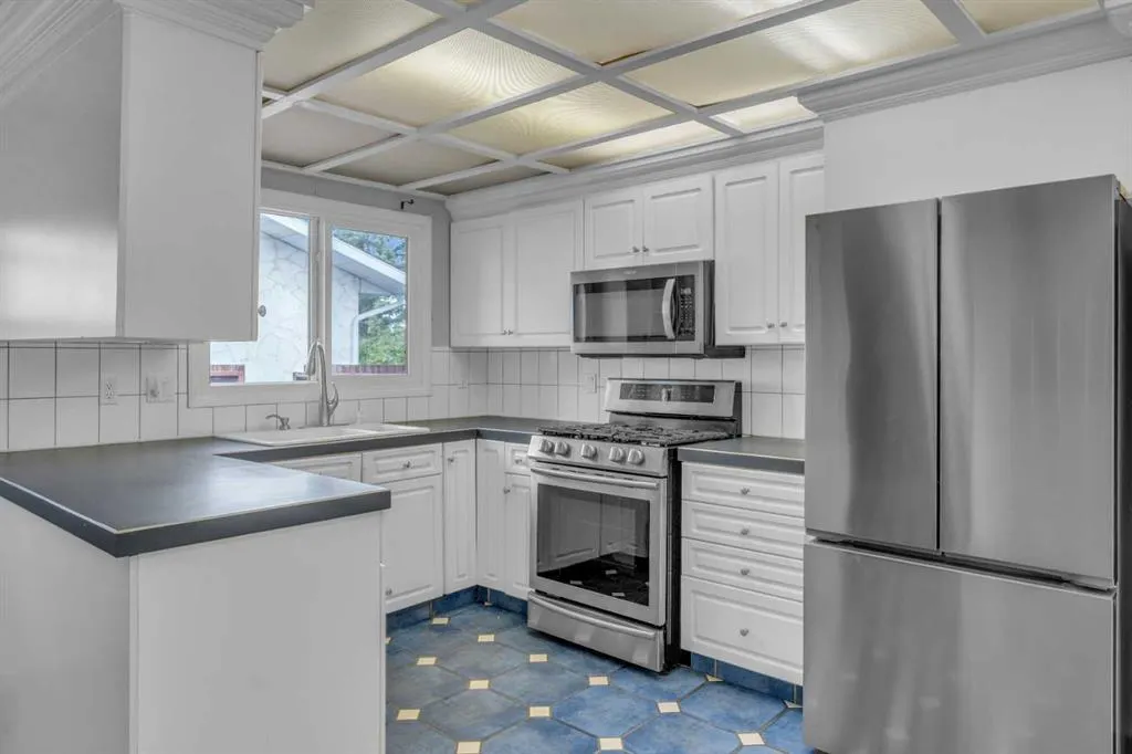 403 Queen Alexandra Way SE