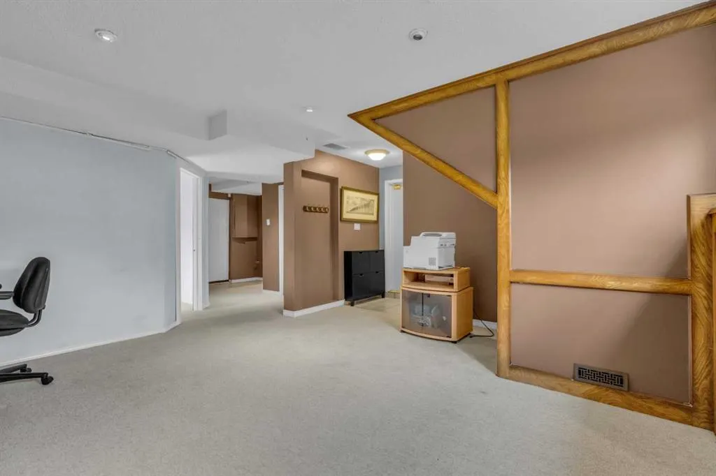 403 Queen Alexandra Way SE