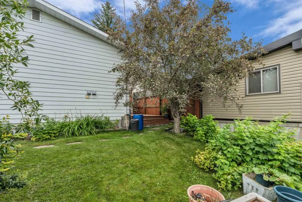 403 Queen Alexandra Way SE