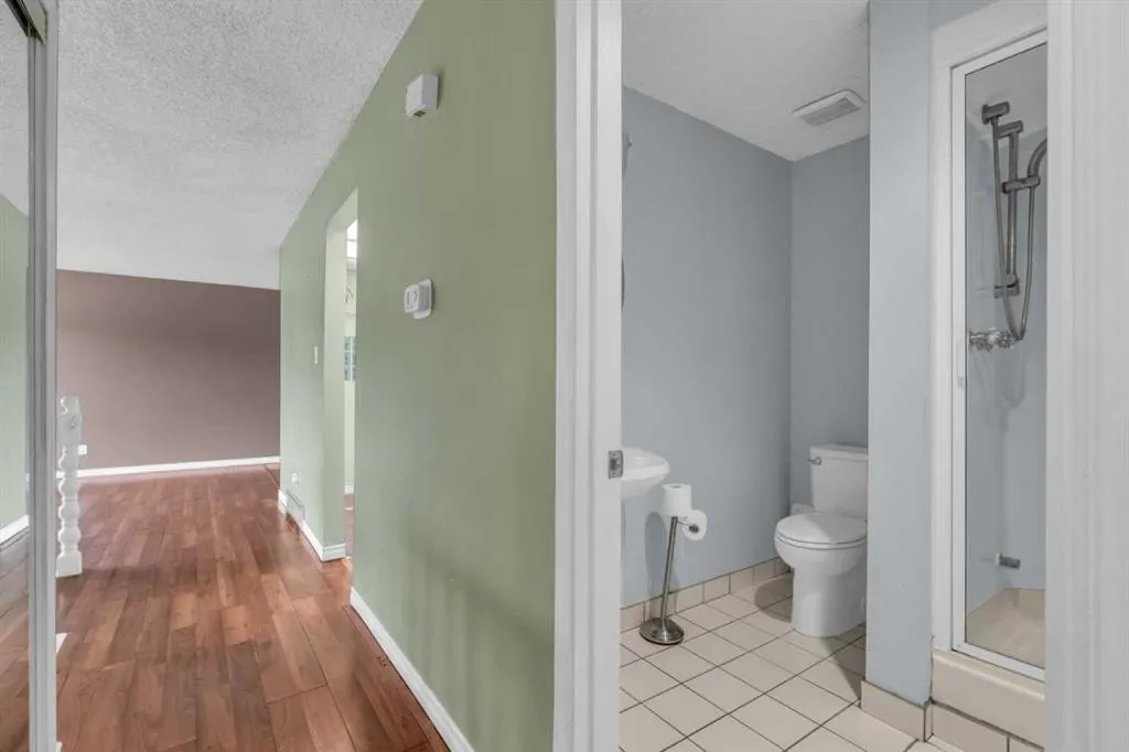 403 Queen Alexandra Way SE