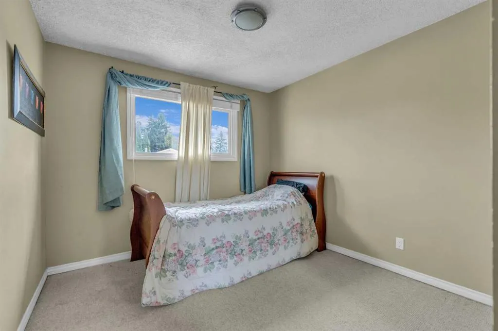 403 Queen Alexandra Way SE