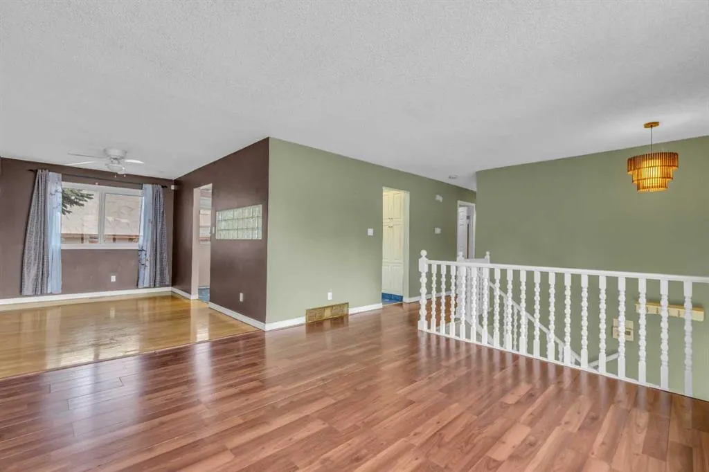 403 Queen Alexandra Way SE