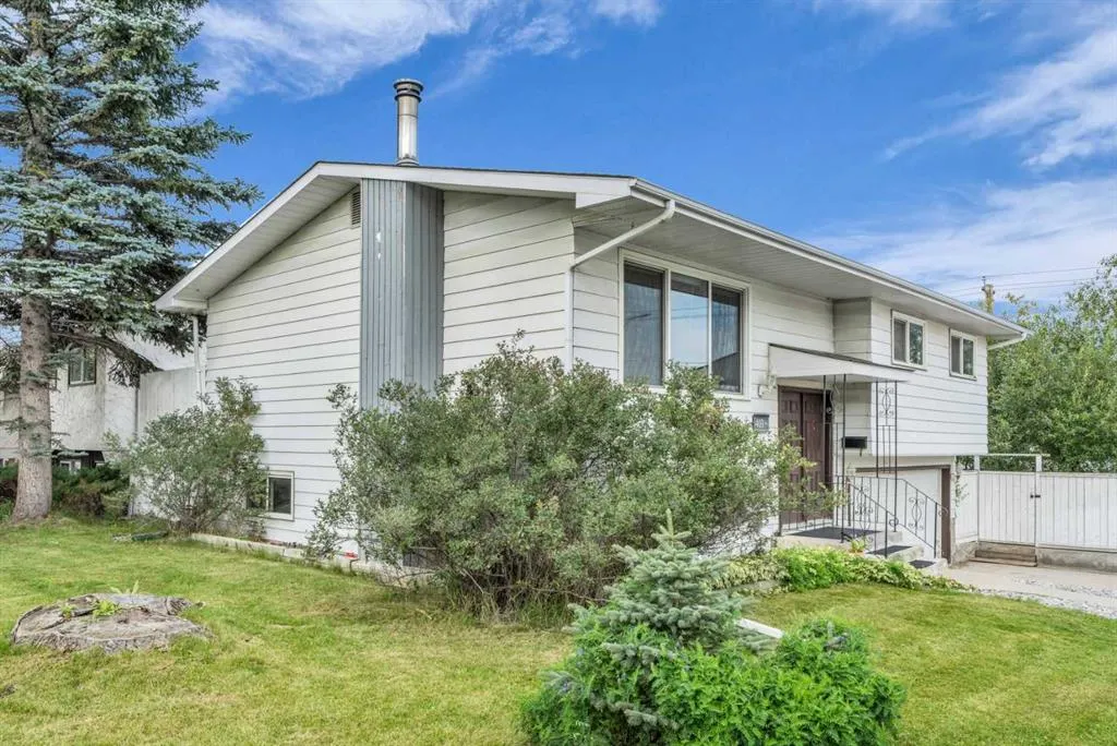 403 Queen Alexandra Way SE